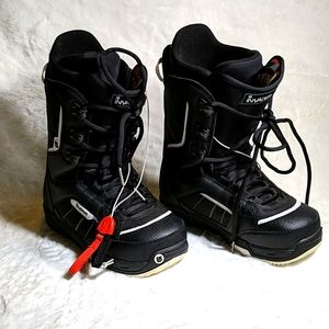 Burton Invader 1. Men size 7